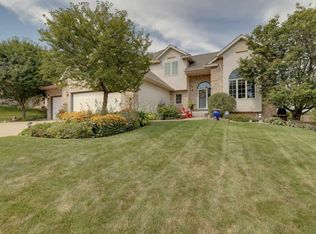 8524 Beacon Rd, Woodbury, MN 55125