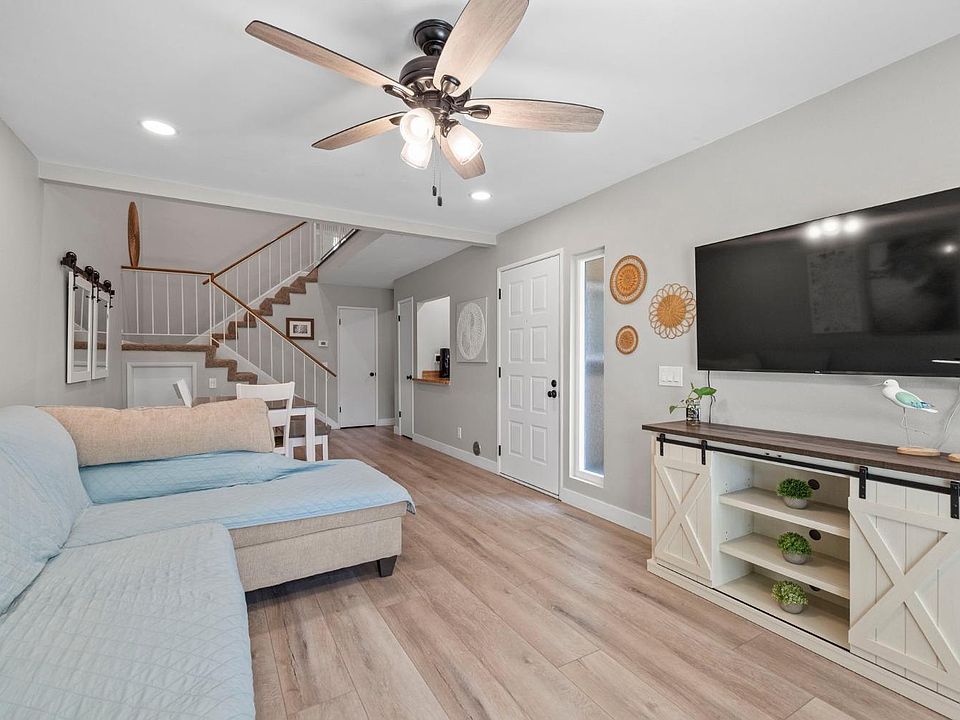 1st image of 775 Venwood Ave