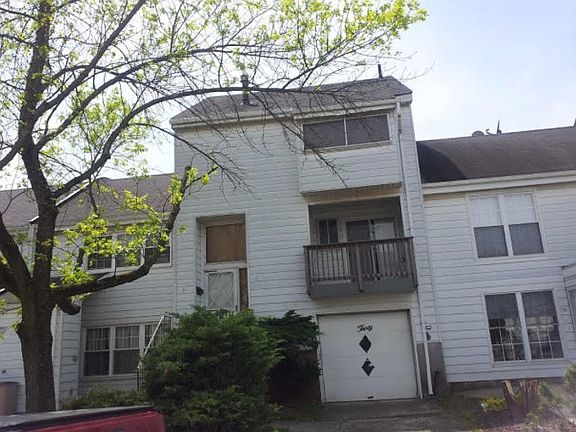 3rd image of 30 Barclay Cir