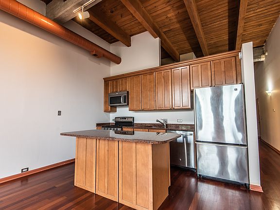 4th image of 1122 W Newport Ave APT 3B