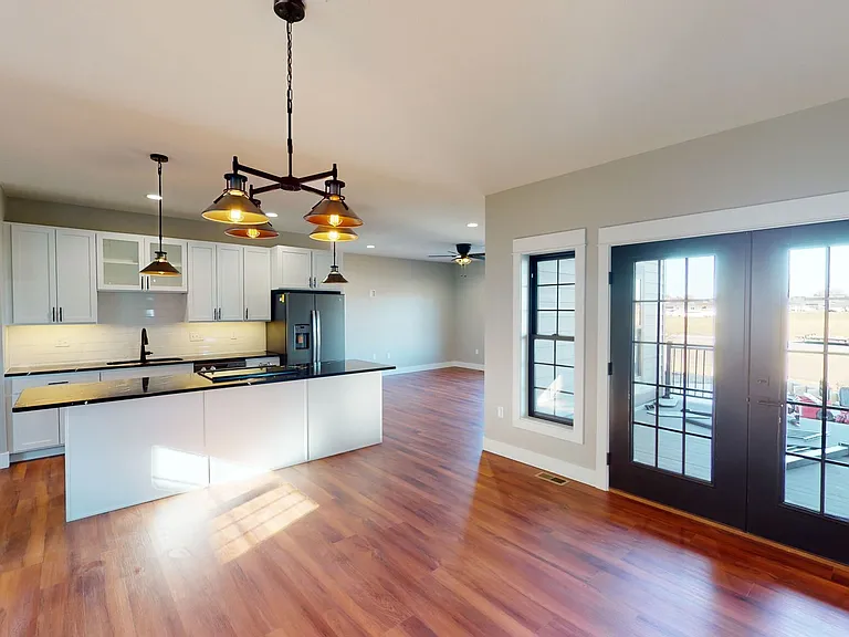 1007 E Maple Ave — Photo 4