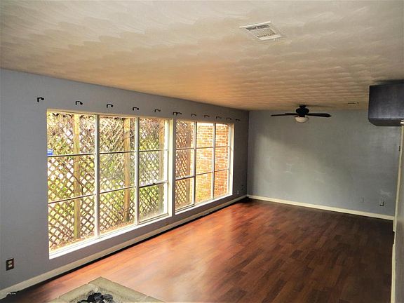 3rd image of 3818 Yarborough Dr