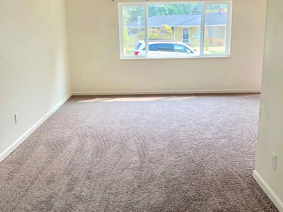 2nd image of 663 SE 6th Ave APT 1
