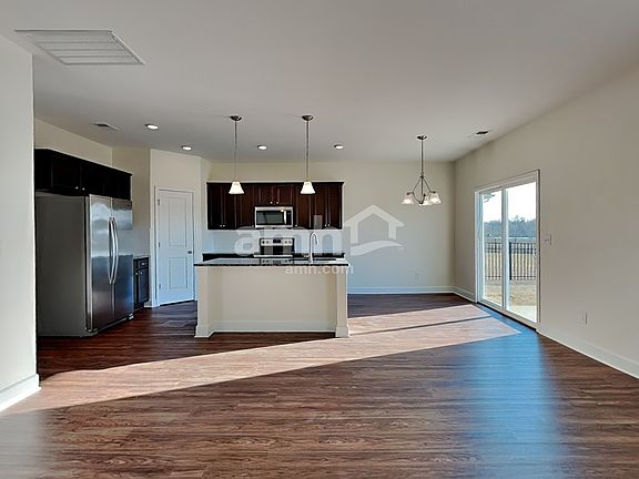 4th image of 4317 Longfellow Dr