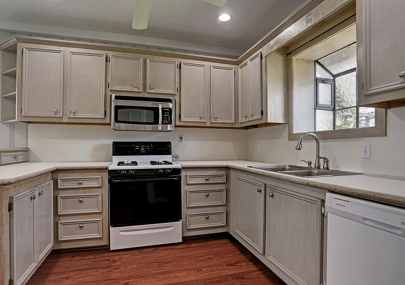 2 Bedroom House in Allen Parkway — Photo 4