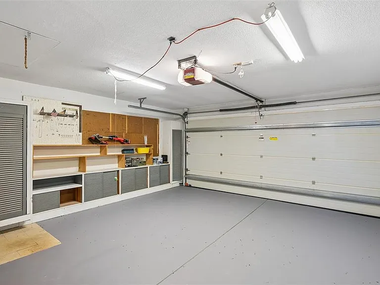 6735 Keystone Dr — Photo 38