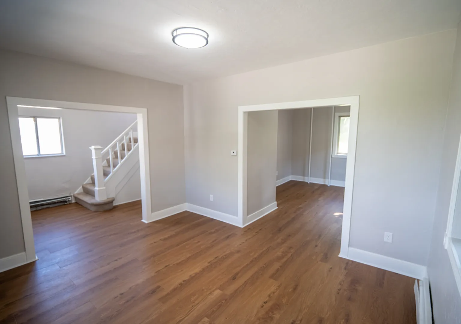 Stunning 3 bedroom home in Lincoln Place available now! — Photo 3