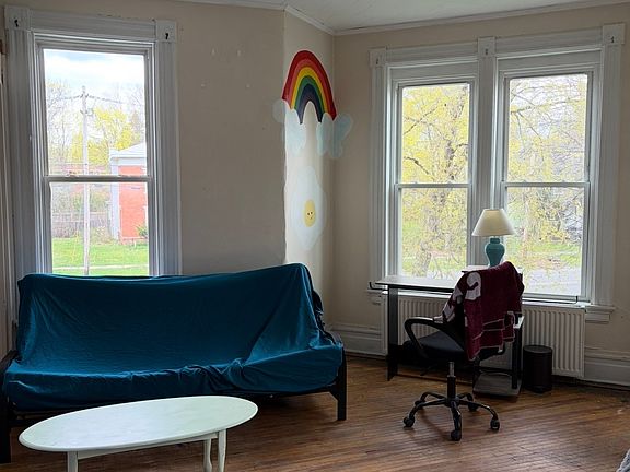 4th image of 58 Elm St
