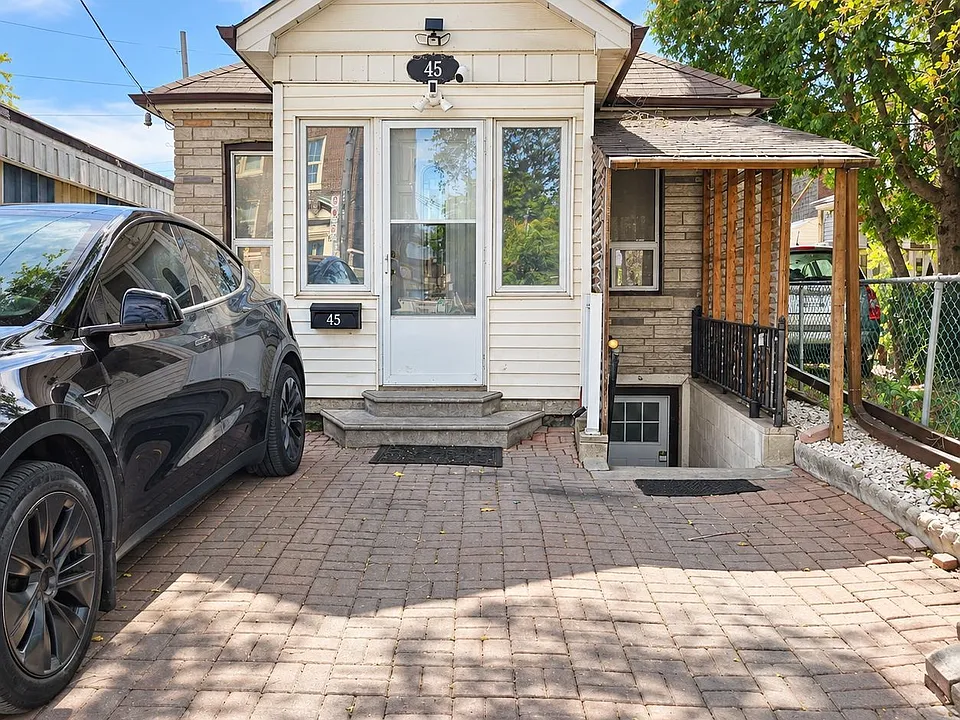 45 Turnberry Ave