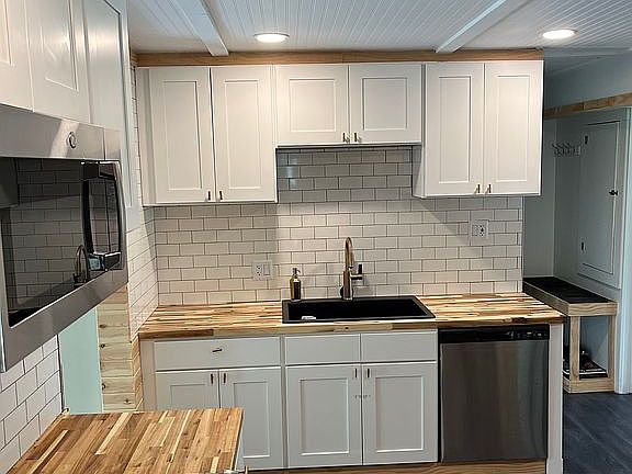 3rd image of 8614 Lake Rd