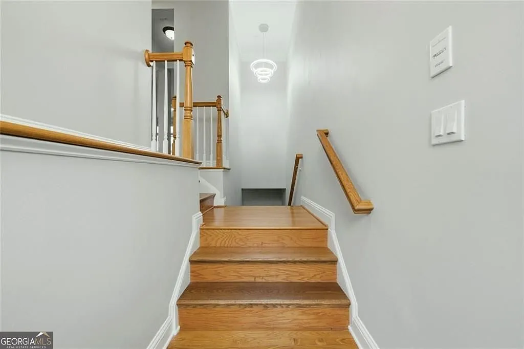 4 bed, 3.5 bath, 3751 sqft, $3,500 — Photo 3