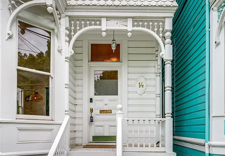 14 SW Whitaker St — Photo 2