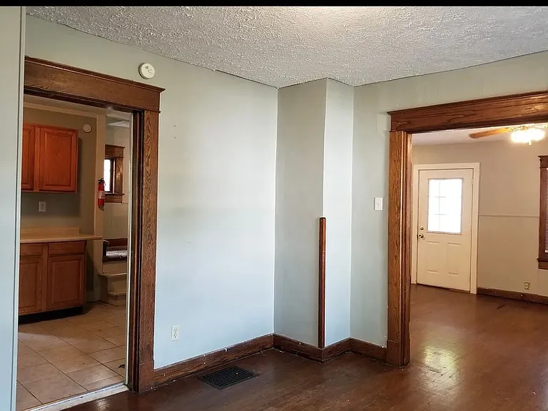601 E University St — Photo 12