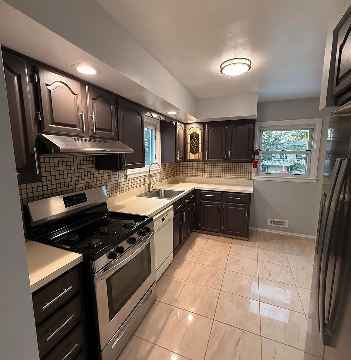 3 bed, 2.0 bath, 864 sqft, $3,500 — Photo 2