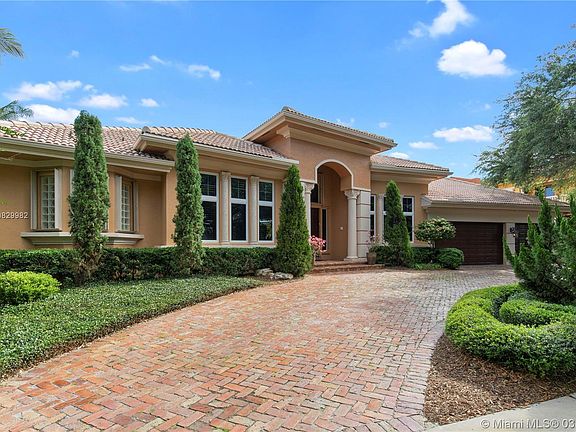 3rd image of 3631 Estate Oak Cir