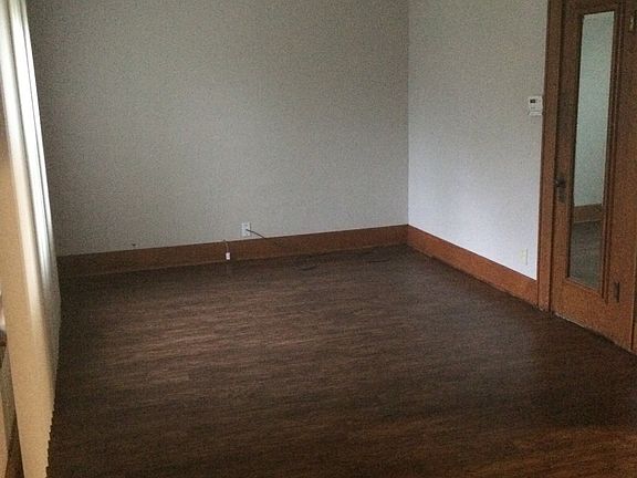 3rd image of 212 N Clemens Ave