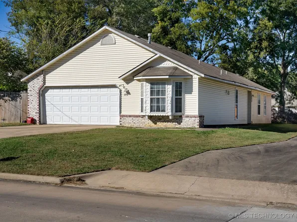 1230 W Dupont St, Claremore, OK 74017
