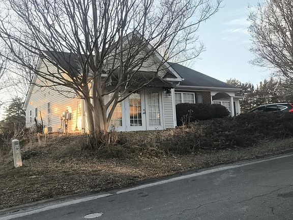 3rd image of 1804 Oakhurst Park Ln