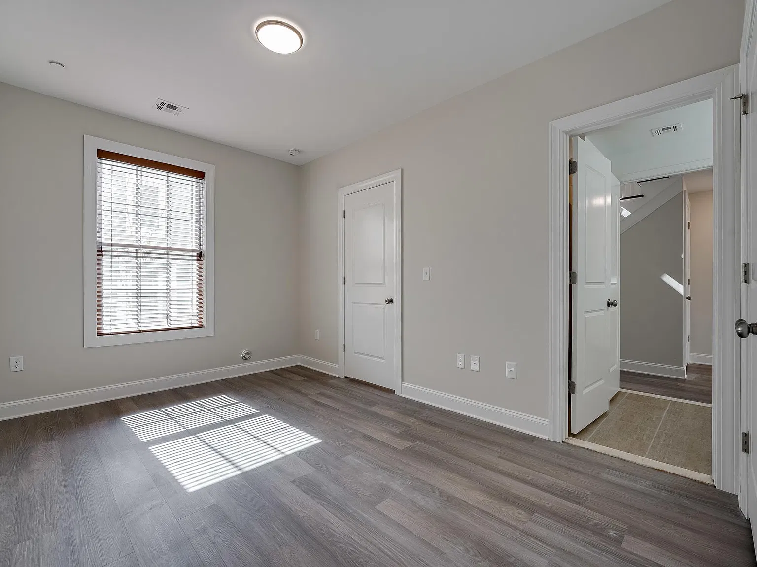 4 bed, 3.5 bath, 2250 sqft, $5,000 — Photo 3