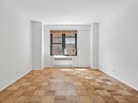 3rd image of 387 Grand St APT K104