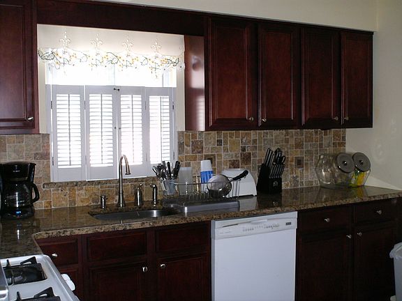 3rd image of 239 Kensington Ave