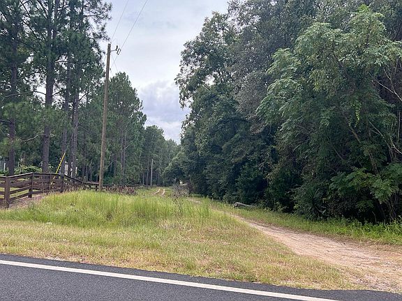 4th image of 1601 Lotts Creek Rd