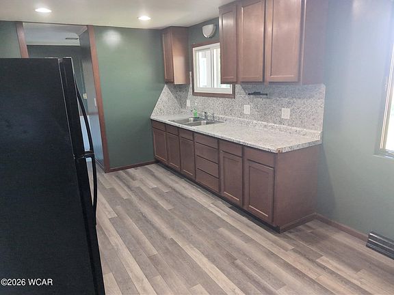 4th image of 614 E 4th St