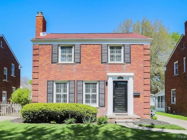 2032 Van Antwerp St, Grosse Pointe Woods, MI 48236