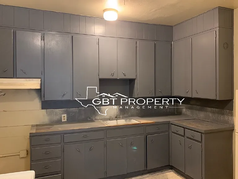 1 Bedroom & 2 Bedroom Apartments — Photo 2
