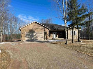 7645 Tipperary Rd, Gladstone, MI 49837