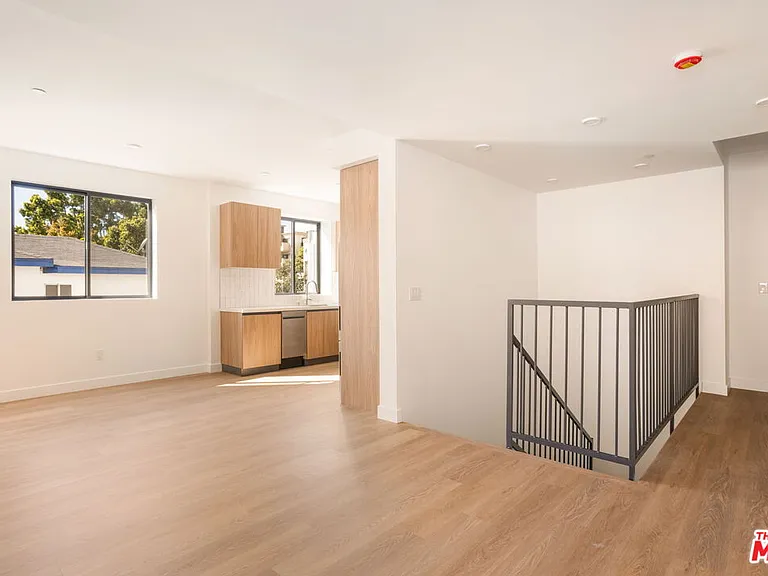 2361 Fox Hills Dr #203 — Photo 4