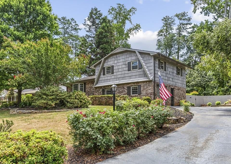 1st image of 2806 Staunton Dr SE