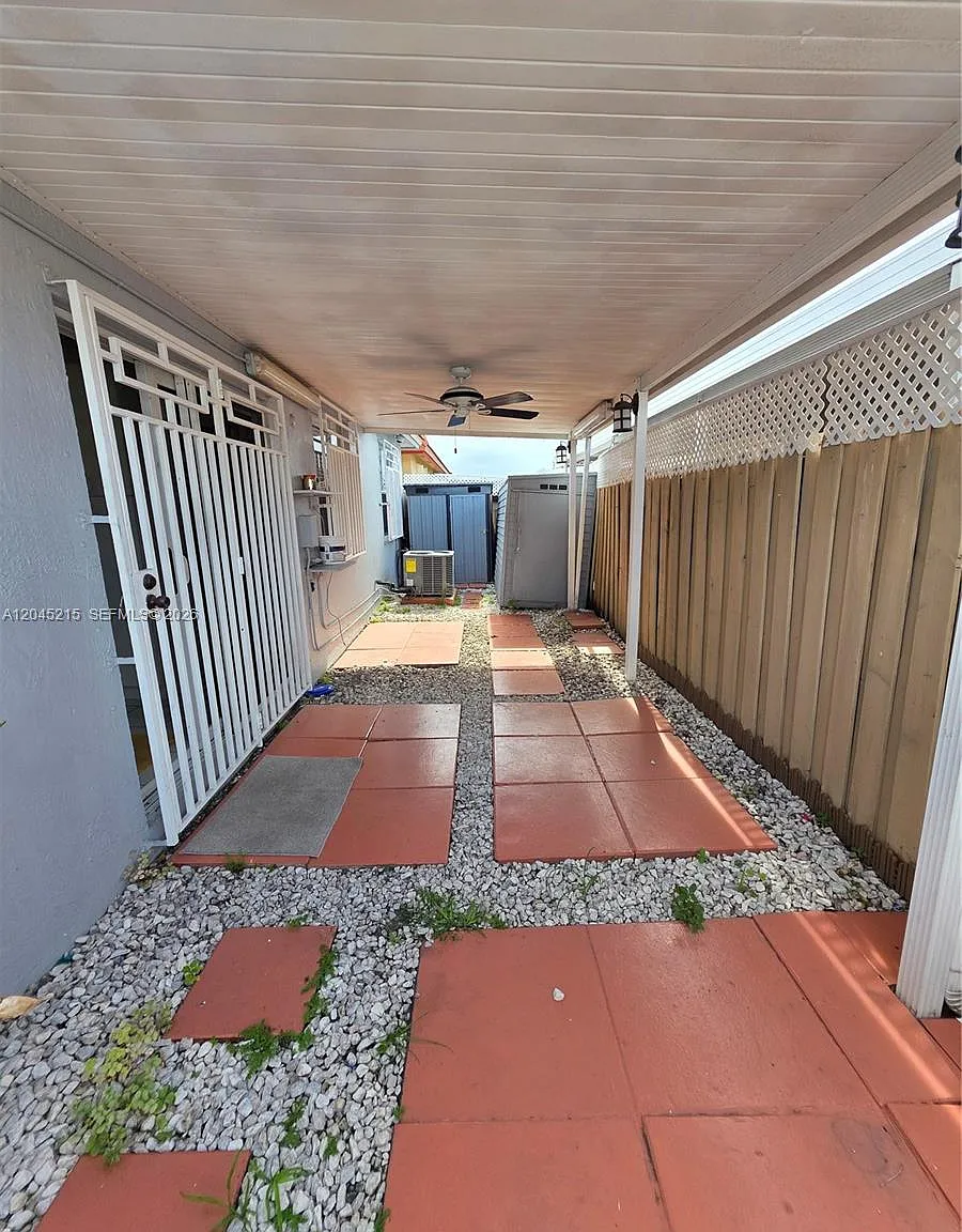 3 bed, 2.0 bath, 1270 sqft, $3,300 — Photo 2