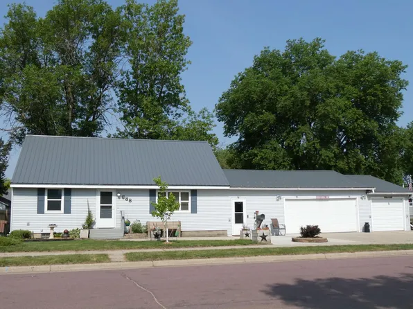 688 Collins Ave, Windom, MN 56101