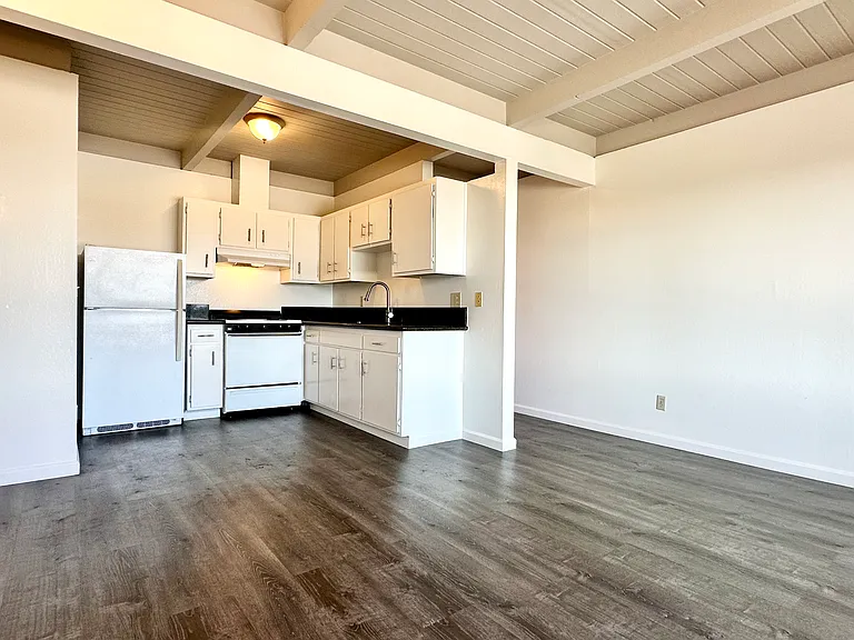 2100 Red Rose Way #P — Photo 8