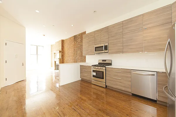 Rented by Link NY Realty | media 22