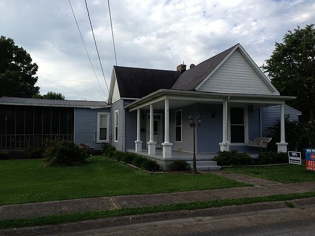1st image of 524 W 4th St