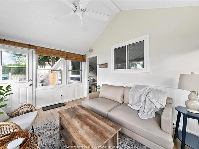 864 Lawrence Dr — Photo 16