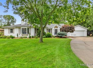 342 Somerset Dr NE, Grand Rapids, MI 49503