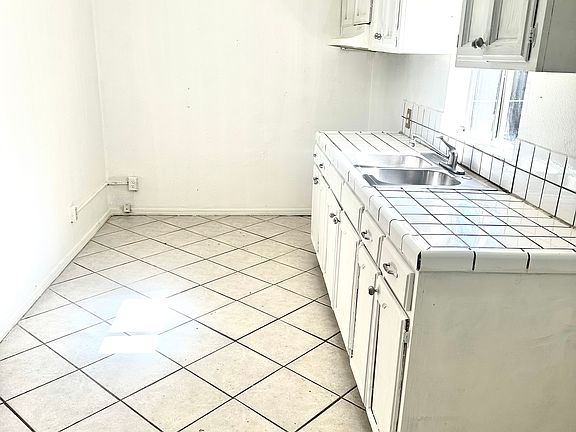 4th image of 3945 E Madison Ave #B