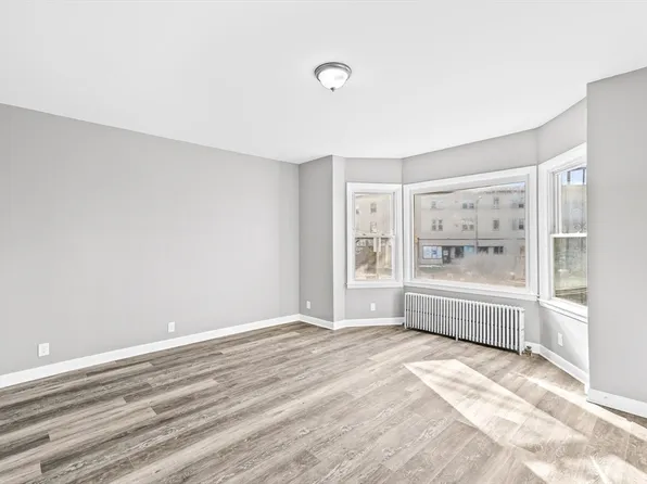 712 Eastern Ave, Fall River, MA
