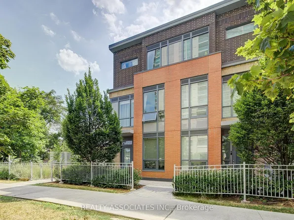 215 Bonis Ave #19, Toronto, ON M1T 3W6