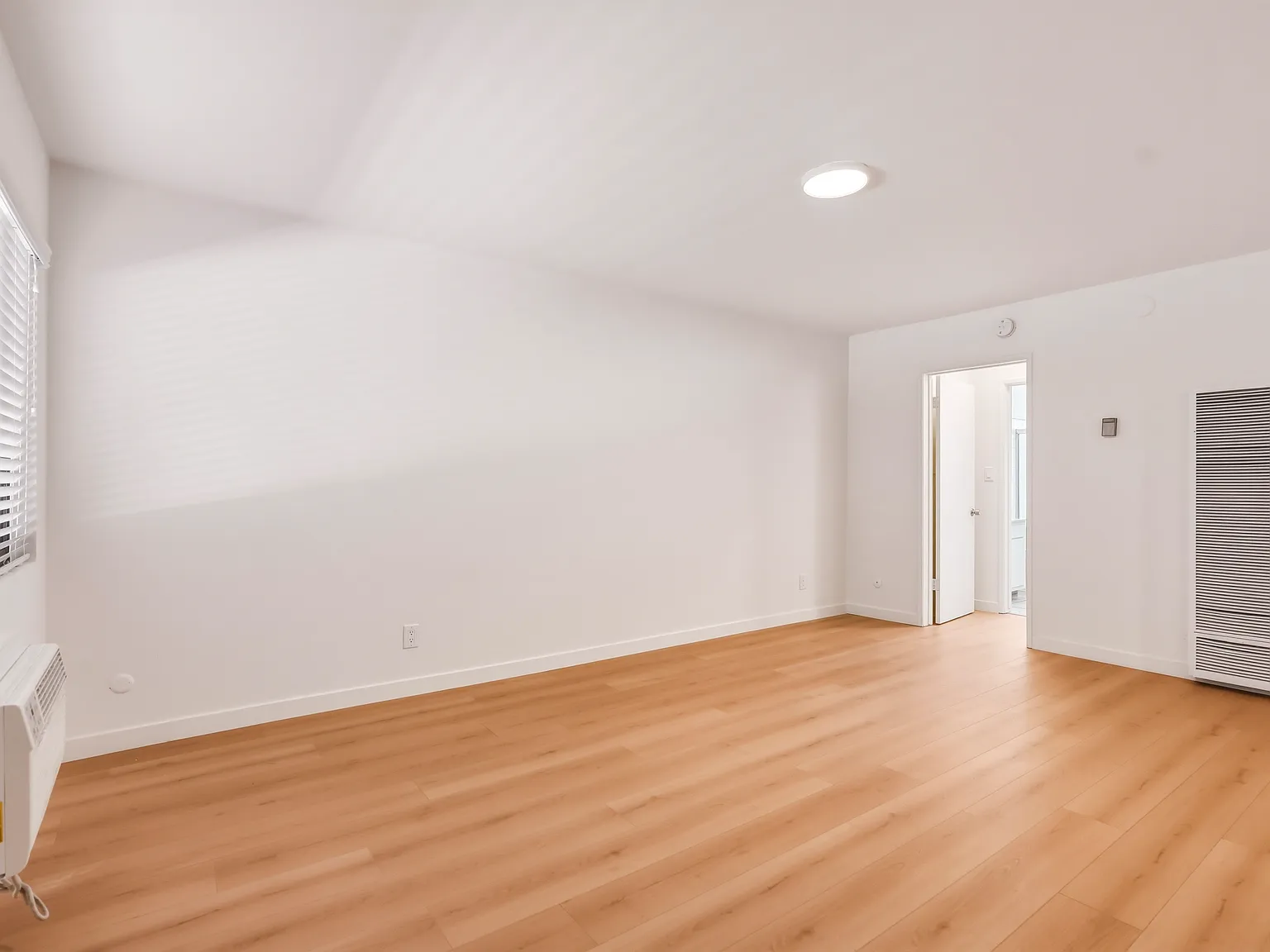 1 bed, 700 sqft, $1,850 — Photo 3