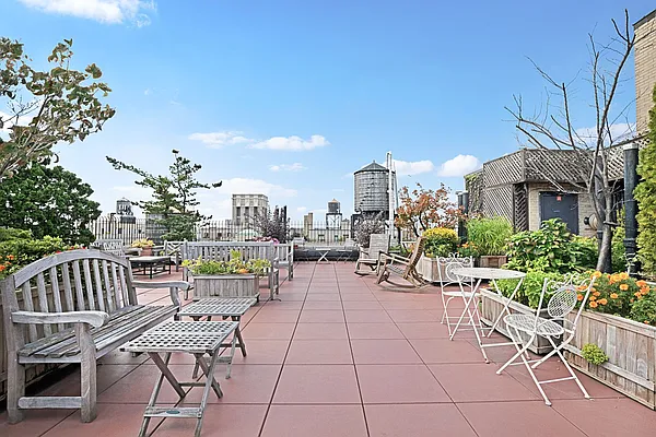 Sold by Compass | media 21