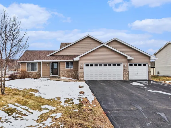 601 Hickory St, Isanti, MN 55040