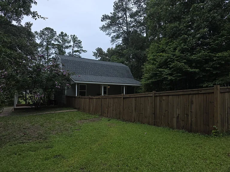201 Thomas Dr — Photo 16