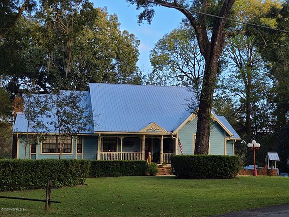 3rd image of 2461 Begonia Dr