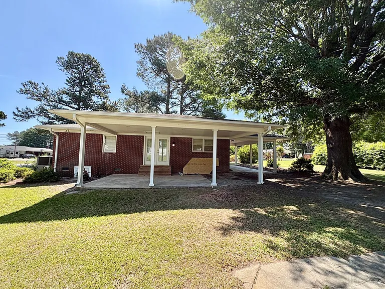 102 N Clarendon Dr — Photo 26