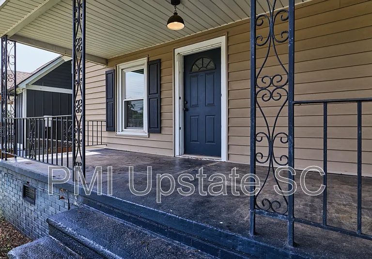 79 Allen St — Photo 4