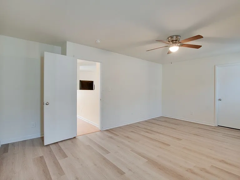198 Cloverbrook Dr — Photo 11